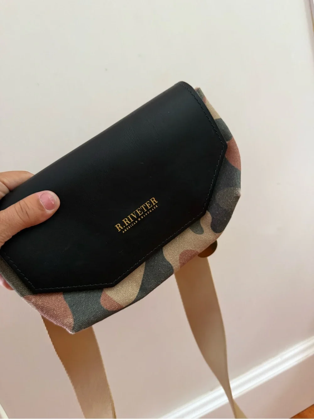 R. Riveter PATTON Crossbody Bag Camo Army Green black Leather adjustable strap_2